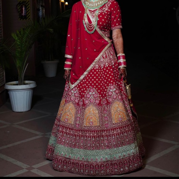 Indian bridal lehnga - Picture 3 of 17